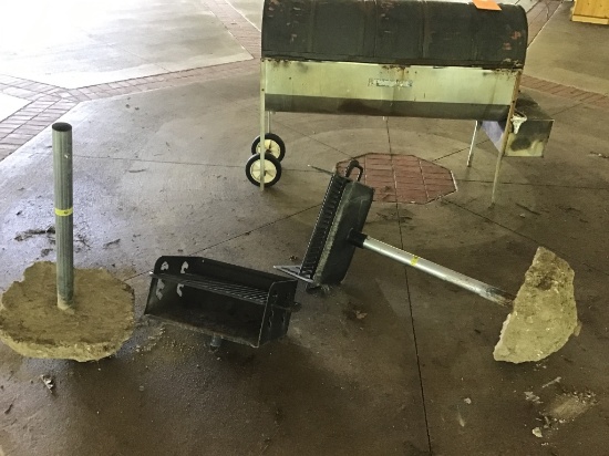 BARBECUE GRILL