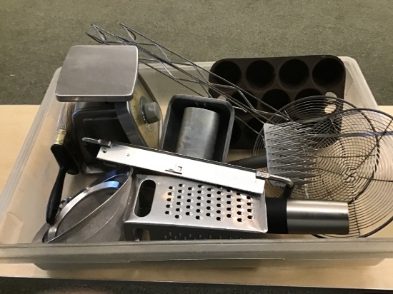 MISCELLANEOUS KITCHEN UTENSILS