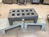 PLASTIC PALLET STANDS