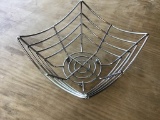 SQUARE WIRE BREAD BASKETS