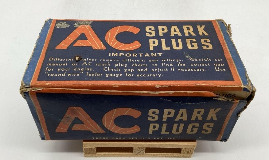 Early AC Delco Spark Plugs Case w/ 8 plug boxes