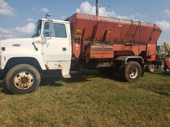 94 Ford L7000 Truck  w/Oswalt feed box
