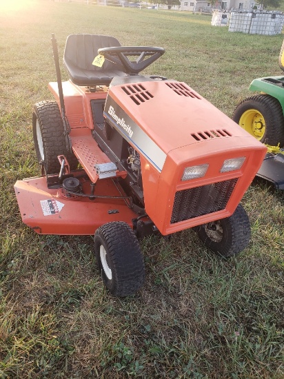 Simplicity 16GTH hydro 48' deck, 840 hours runs has some oil on motor