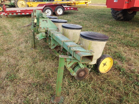 JD 71 Planter 4-38", plate