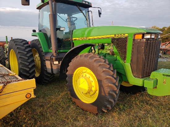 JD 8200 MFWD quick hitch, 4 hyd valves, duals, 7500 hrs  {S#1236}