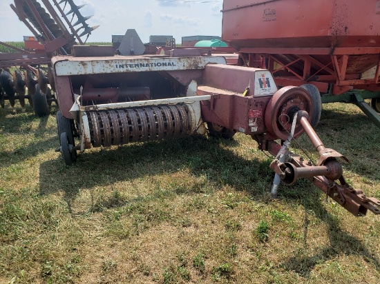 IH 430 Baler