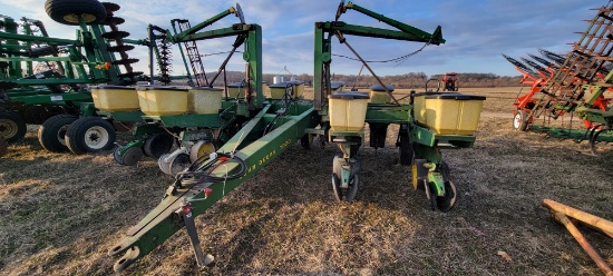 JD 7000 8 Rw Planter
