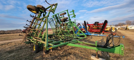 JD 960 Feild Cultivator