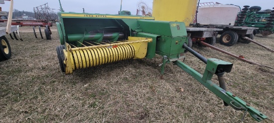 JD 327 Square Baler