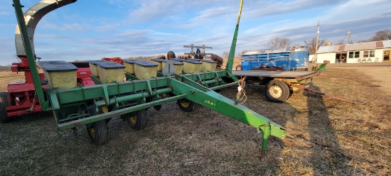 JD 7000 6 Rw Planter