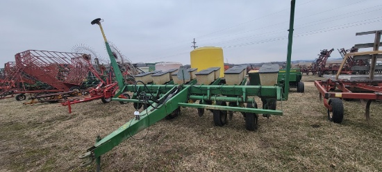 JD 7000 6-30 Planter