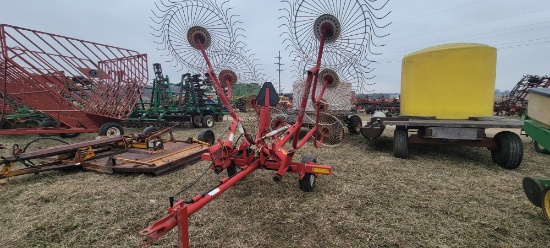 Gehl 418 Wheel Hay Rake
