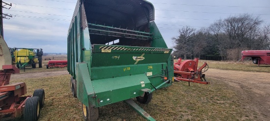Badger Forage Wagon With Tandem Axle Gear