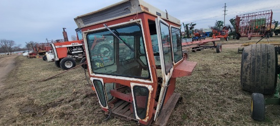 Hiniker cab for IH