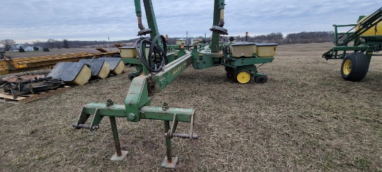 JD 7000 8 Rw Wide Planter