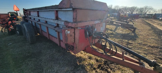 Gehl Manure Spreader