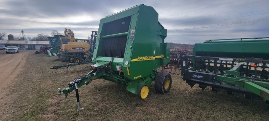 JD 567 Round Baler