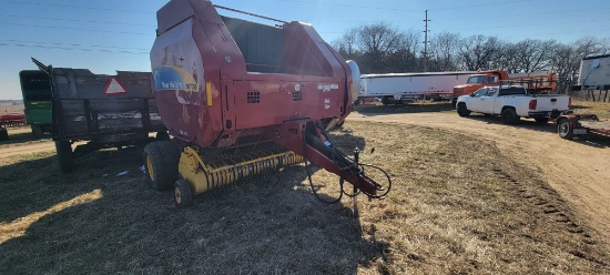 NH BR790 Round Baler
