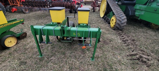 JD 2R planter