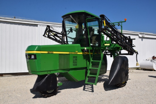 JD 6700 Sprayer