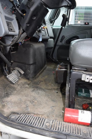 2007 IH 4300 DT466 TRUCK RUNNING, AIR BRAKES, 6 SPEED (SHOWING APPX 234,438 MILES) VIN # 1HTMMAAN47H