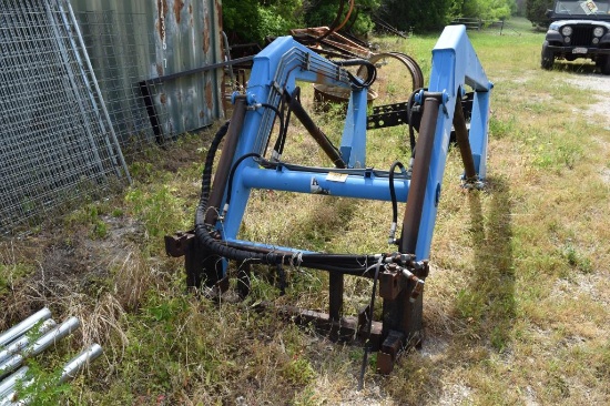 KD LOADER W/ BRACKET AND BUCKET CAME OFF OF A FARMALL 806 CAME OFF OF A FARMALL 806