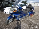 1992 HONDA GL1500 GOLD WING MOTORCYCLE (NOT RUNNING) (SHOWING APPX 5,787 MILES) VIN # 1HFSC2208NA401