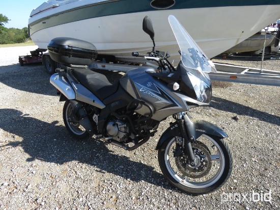 2009 SUZUKI DL650 MOTORCYCLE V - STROM (SHOWING APPX 6, 804 MILES) (SERIAL # JS1VP54B192100551) (TIT