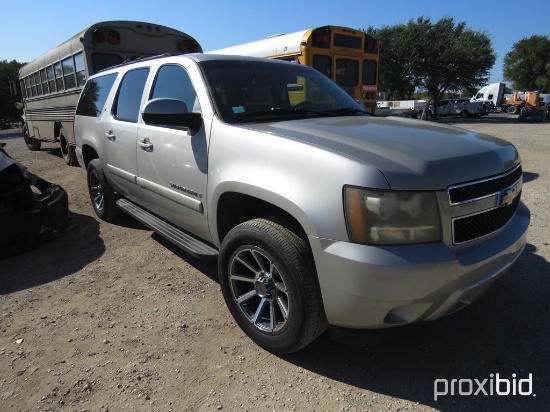 2007 CHEVROLET SUBURBAN 4 X 4 (SHOWING APPX 275,137 MILES) (VIN # 1GNFK16307R265980) (TITLE ON HAND