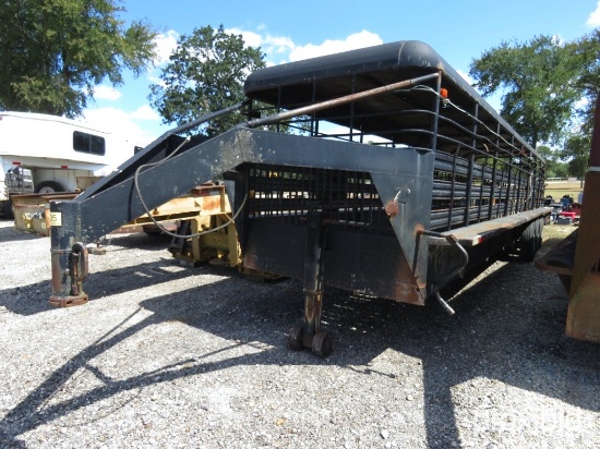 32' GOOSENECK STOCK TRAILER