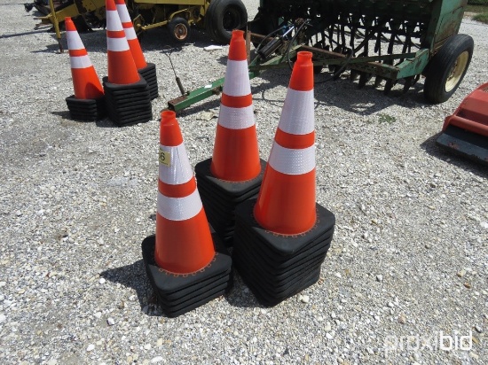 25 TRAFFIC CONES