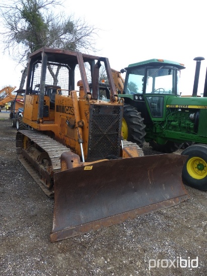 CASE 850 DOZER W/ 6 WAY BLADE (SHOWING APPX 4,904 HOURS) (SERIAL # 31-850-001)