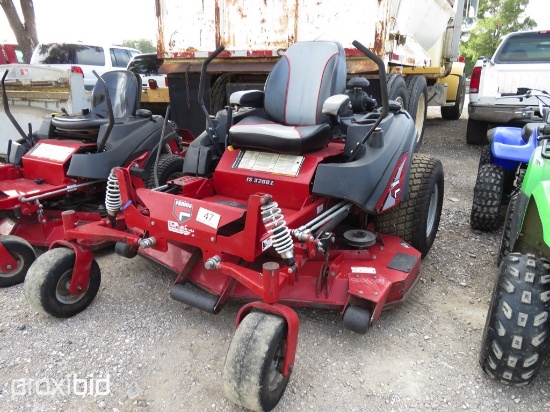 FERRIS IS3200Z 61" ZERO TURN MOWER (SHOWING APPX 899 HOURS) (SERIAL # 2017473986)