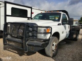 2011 FORD F350 6.7 POWERSTROKE W/ FLAT BED AND CUBE FEEDER (SHOWING APPX 195,480 MILES) (VIN # 1FDRF