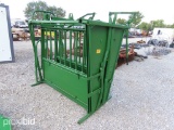 CATTLE SQUEEZE CHUTE