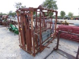 CATTLE SQUEEZE CHUTE