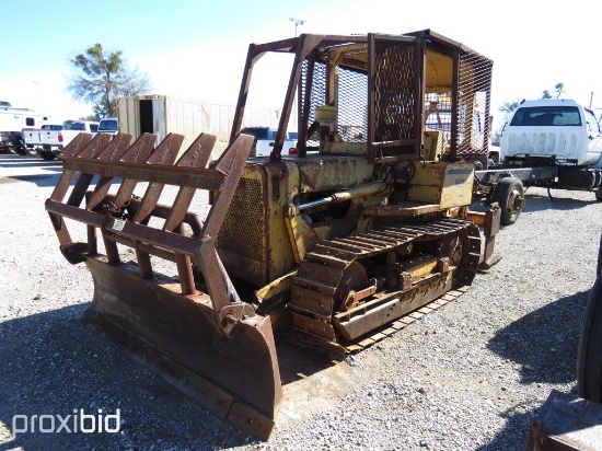 IH 500 SERIES C DOZER W/ 6 WAY BLADE AND ROOT PLOW (RUNS BUT NO HYDRUALICS) (SERIAL # 4070020C005108