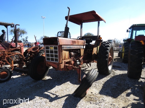 IH 684 TRACTOR (NOT RUNNING)