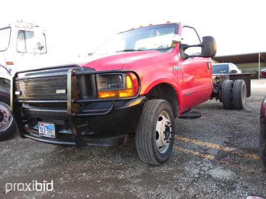 2001 FORD F550 POWERSTROKE DIESEL PICKUP (SHOWING APPX 260,611 MILES, UP TO BUYER TO DO THEIR DUE DI