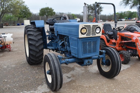 LONG D121 TRACTOR (SERIAL # 121088) (SHOWING APPX 2,796 HOURS, UP TO BUYER TO DO THEIR DUE DILLIGENC