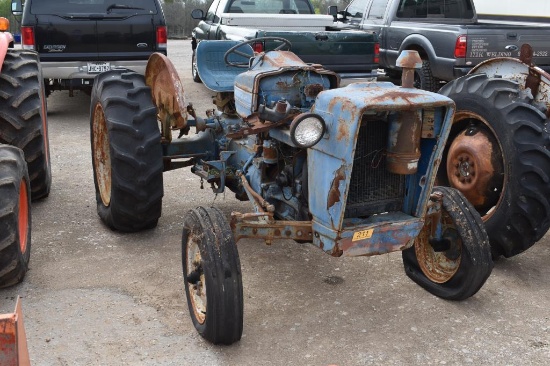 FORD 3000 TRACTOR (SERIAL # K7008) (PARTS TRACTOR)