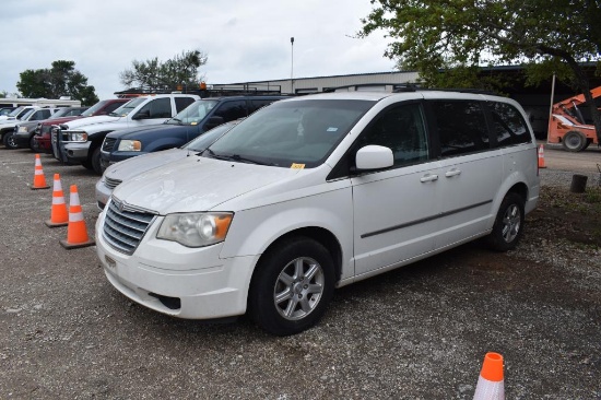 2010 CHRYSLER VAN (NOT RUNNING) (VIN # 2A4RR5D17AR249801) (SHOWING APPX 175,668 MILES, UP TO BUYER T