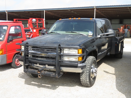 1998 CHEVROLET 3500 4 X 4 PICKUP (VIN # 1GCHK33JXWF005716) (SHOWING APPX 175,191 MILES, UP TO BUYER