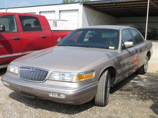 1995 MERCURY GRAND MARQUIS GS CAR ((VIN # 2MELM74W1SX698002) (SHOWING APPX 59,435 MILES, UP TO BUYER
