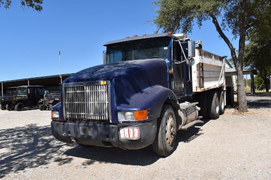 1993 IH 12 YARD DUMP TRUCK (VIN # 2HSFHGMR5PC071290) (SHOWING APPX 727,586 MILES, UP TO BUYER TO DO