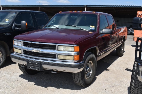 1998 CHEVROLET 3500 PICKUP W/ NEW AC AND FRONTEND WORK (VIN # 1GCGC33R9WF024790) (SHOWING APPX 370,0