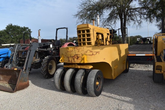 FERGUSON 347-11017 ROLLER (SERIAL # 1952734099)