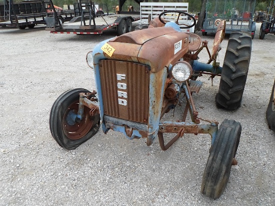 FORD 2000 TRACTOR (NOT RUNNING) (NO KEY) (SERIAL # 51304)
