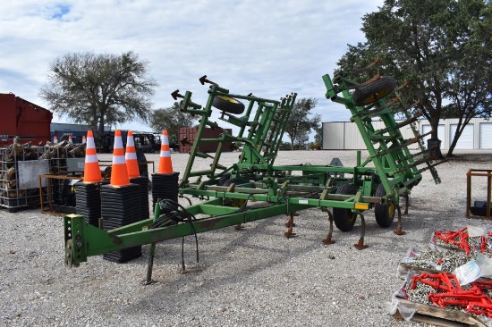 24' JD 960 FIELD CULTIVATOR W/ HARROWS