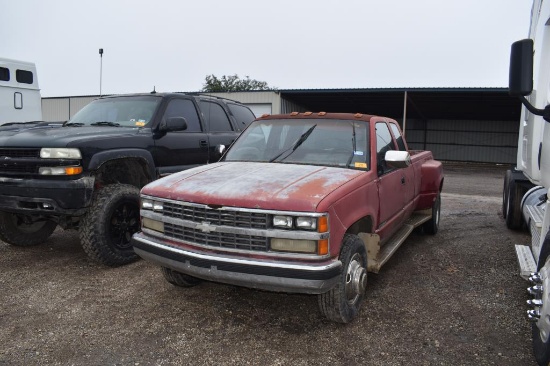 1988 CHEVROLET 3500 PICKUP (VIN # 2GCHC39N4J1200587) (SHOWING APPX 211,171 MILES, UP TO BUYER TO DO